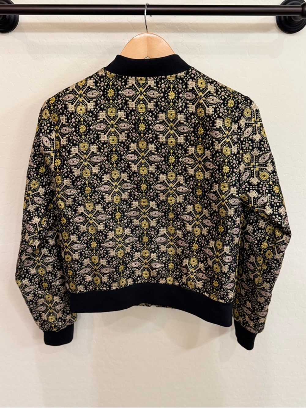 Romeo & Juliet Couture Black and Gold Jaquard Woven Bomber Jacket Size Medium - Picture 3 of 5
